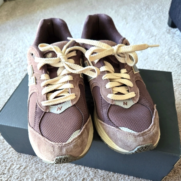 New Balance 2002r Shoes in Black Fig/ Pebble SSense - Picture 5 of 10